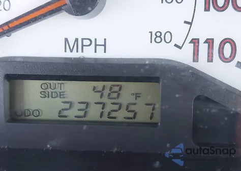 2004 Toyota Corolla S z USA, uszkodzony, nr VIN 1NXBR32E74Z213966